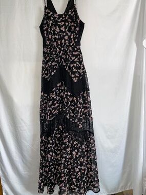 EUC Candie’s Peek-a-boo Lace Maxi Dress Size Small